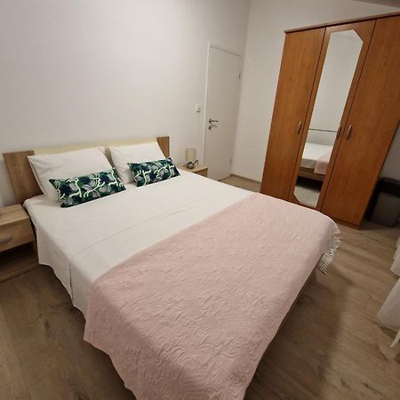 Apartment Hramina 穆泰尔岛 外观 照片